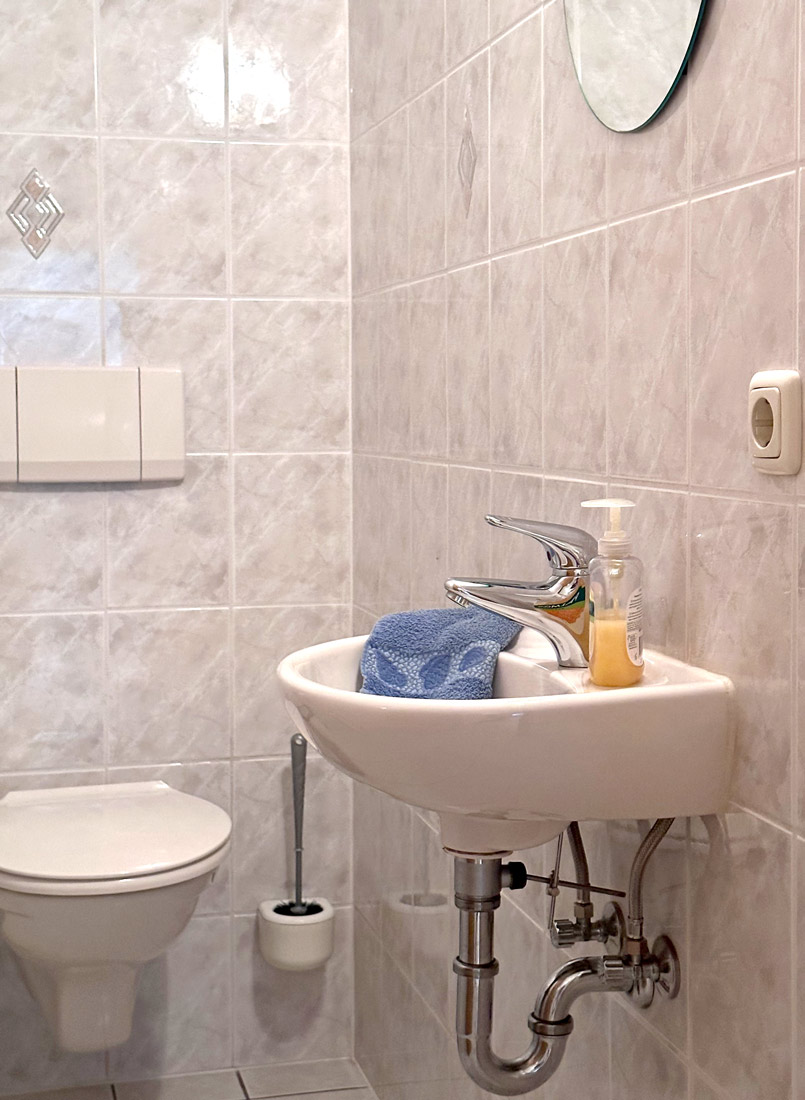 Separate Toilette