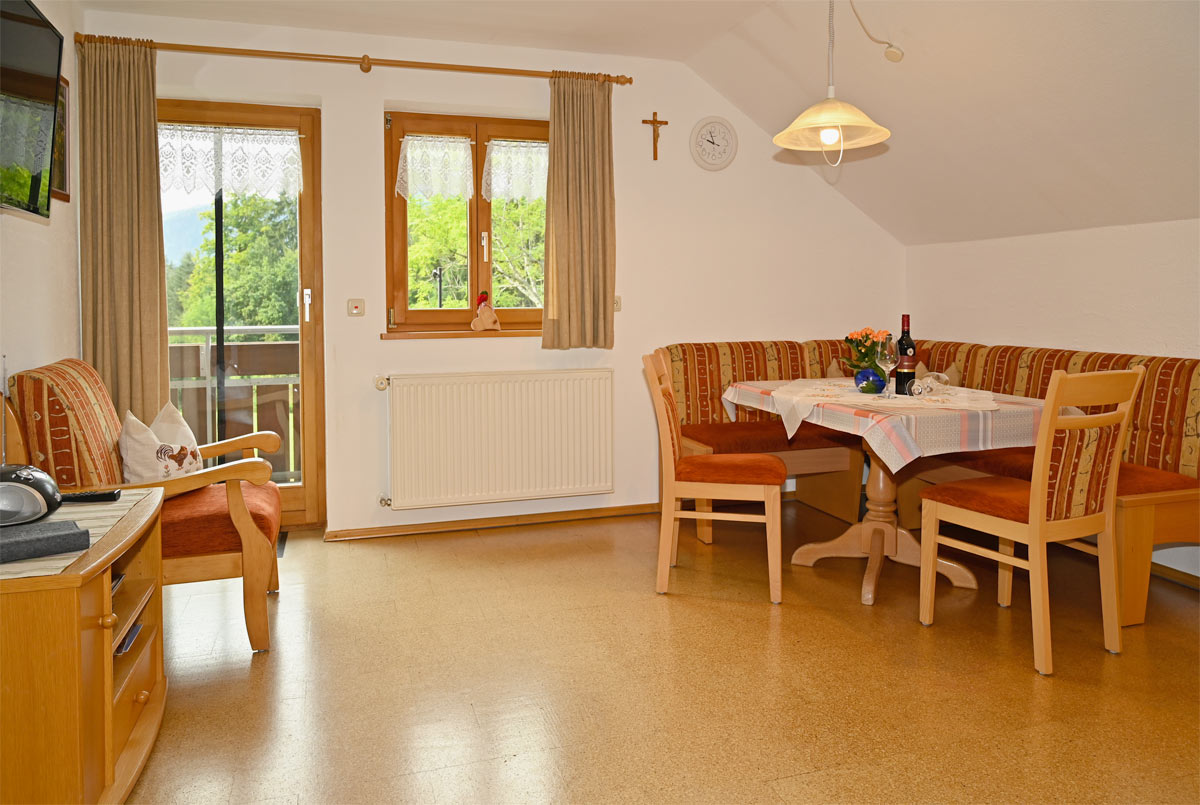 Wohnzimmer mit Essecke